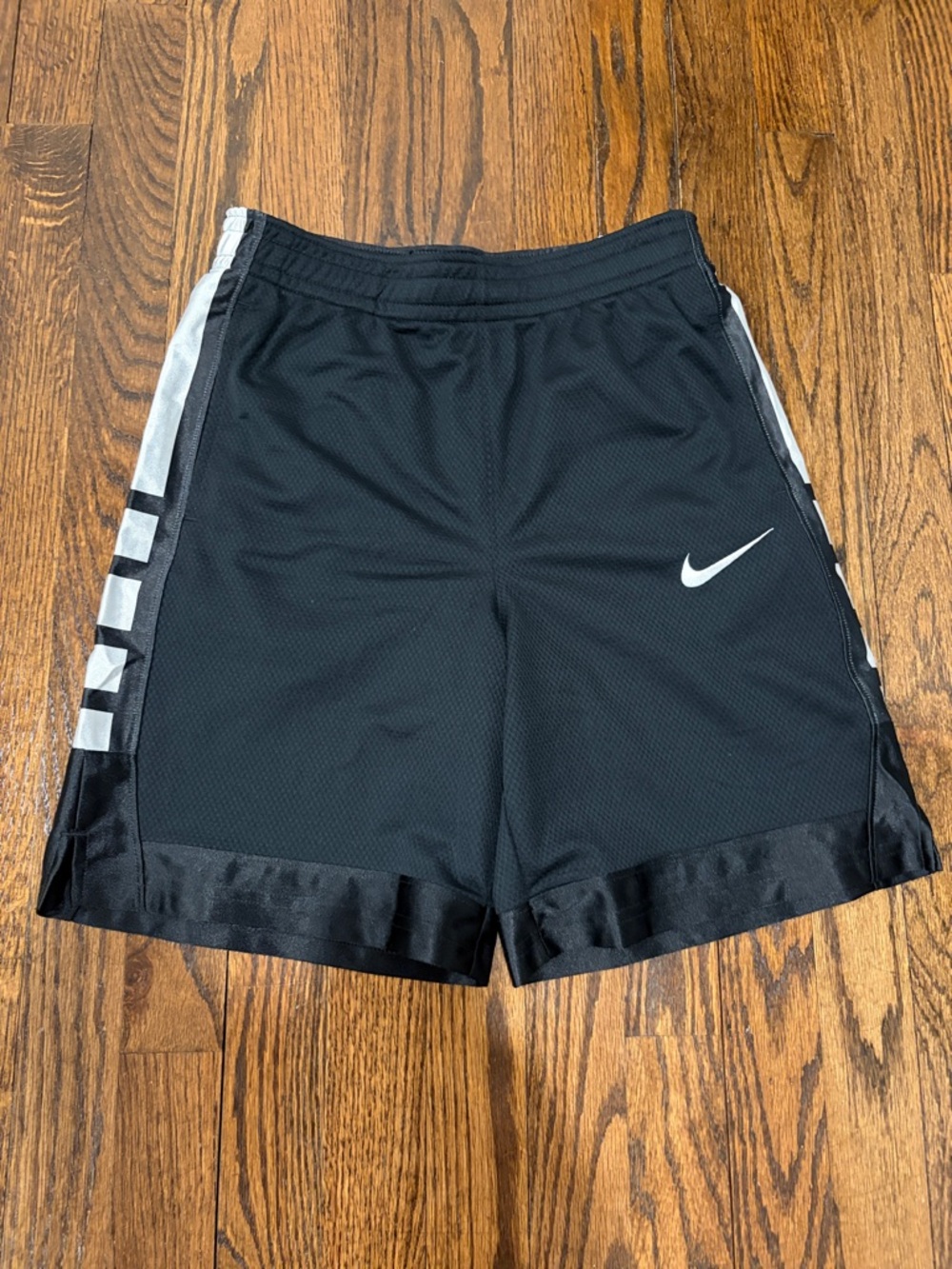 Nike Kids Dri-Fit Elite Basketball Shorts in size Large
